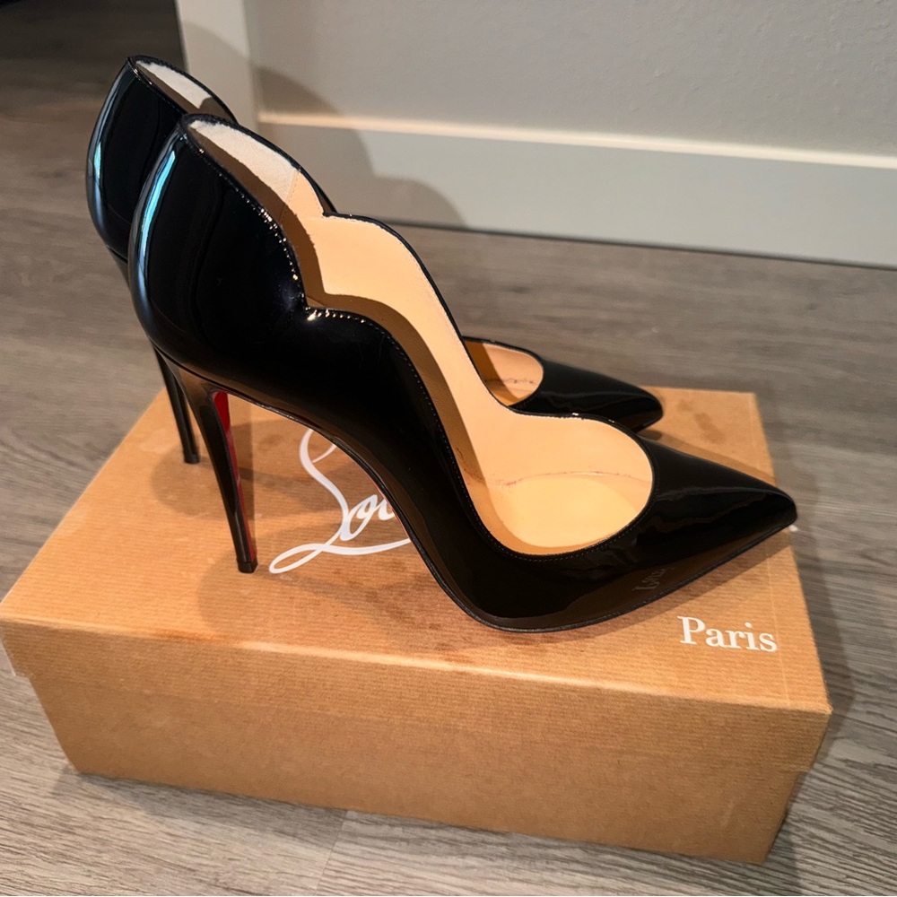 Christian Louboutin Hot Chick black patent leather pumps